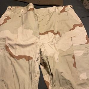 Desert camouflage pants. Like new Xl